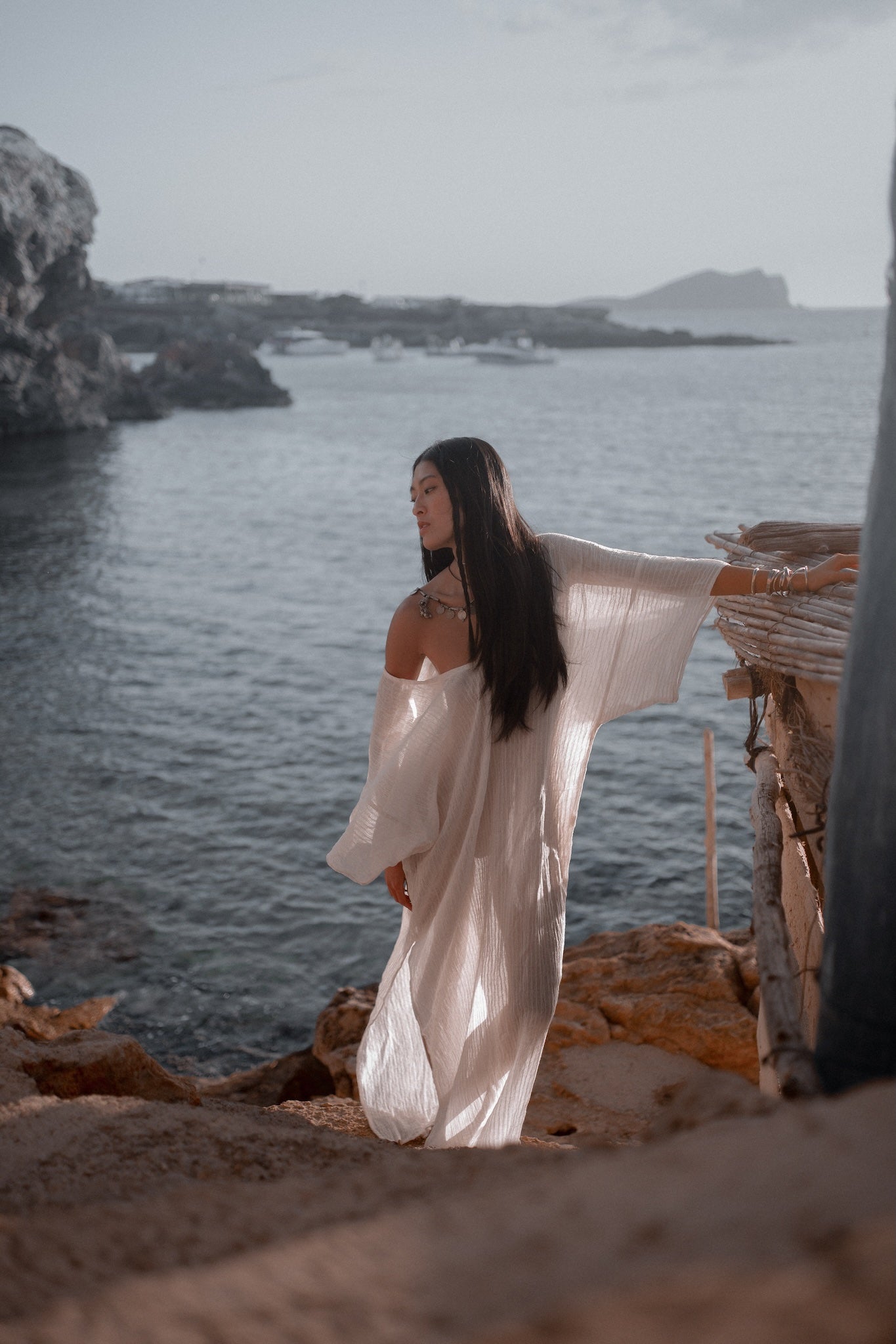 Wear Roro ORACULO hemp kaftan designed for effortless bohemian resort wear