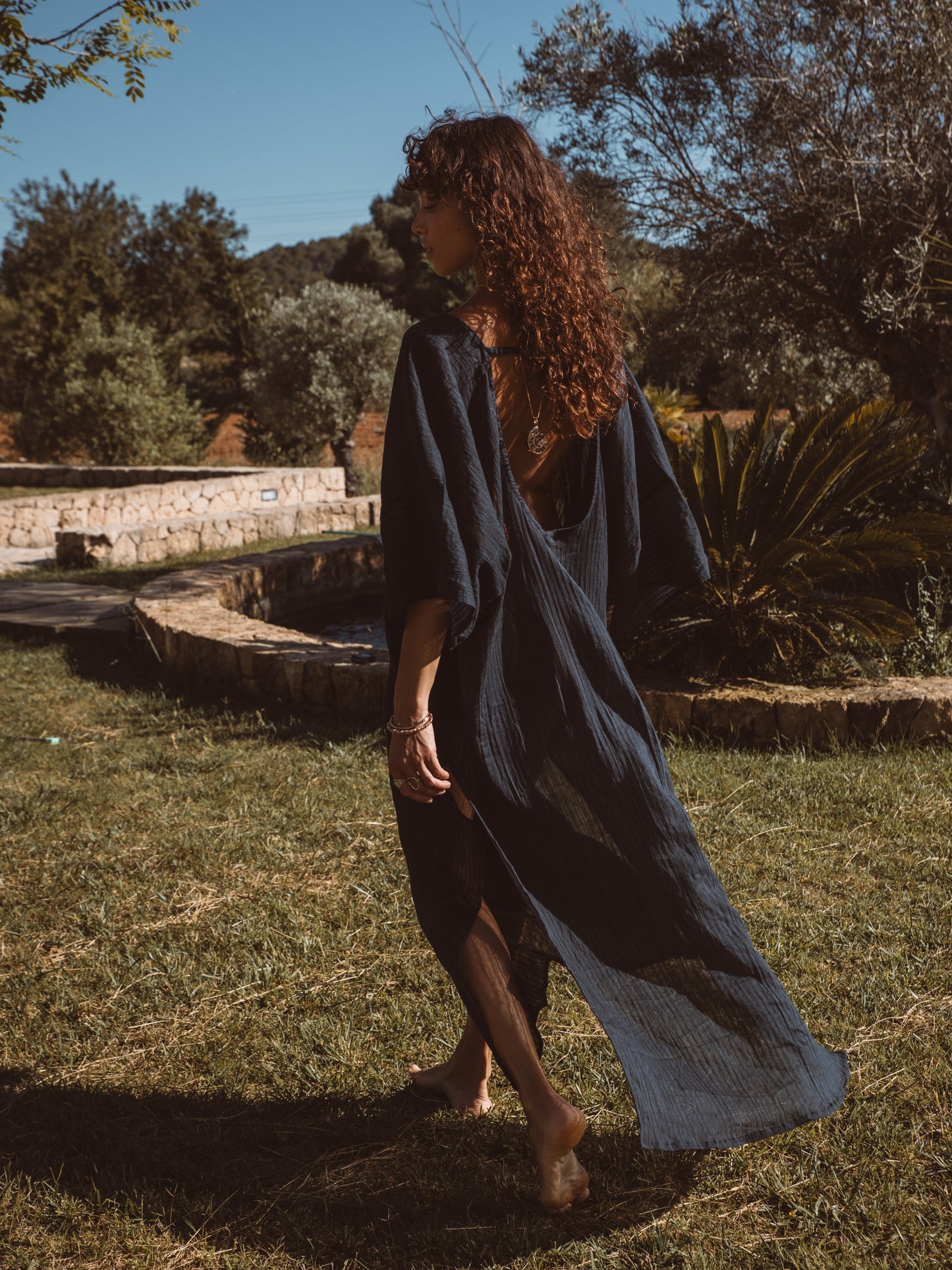Wear Roro ORACULO hemp kaftan designed for effortless bohemian resort wear